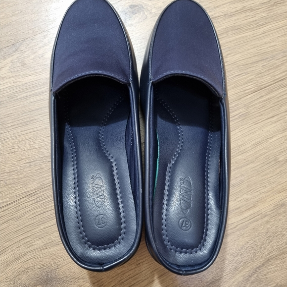 [BUNDLE!] Three Sandals, One Price  Women's Casual Blue, Black and Pink Size 7 - Picture 4 of 16